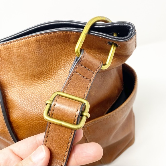 Fossil Leather Shoulder Bag - Picture 5 of 15